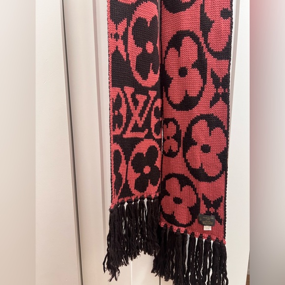 Louis Vuitton Stole - Picture 4 of 6